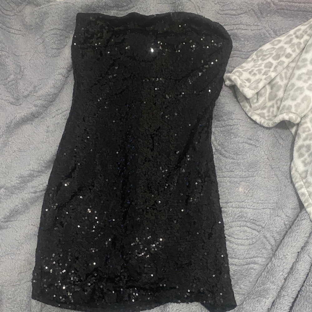 Elegant Black Sequin Strapless Dress